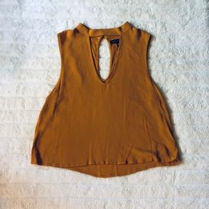 Kendall and Kylie tank